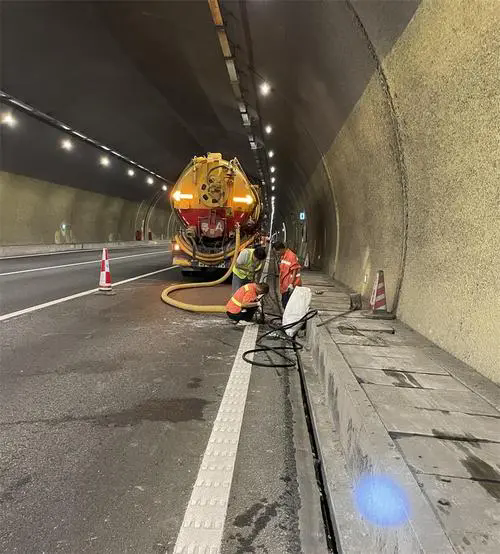 河南隧道排水渠清淤